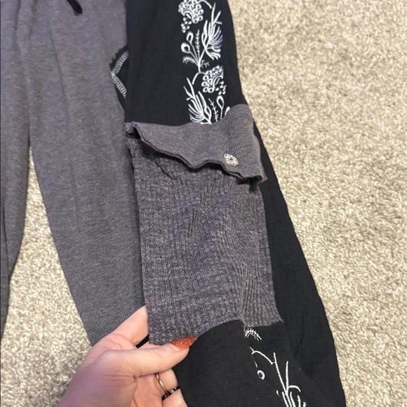 POL Crochet NWOT Solid Pattern Thermal Knitted Bottom Floral Embroidery- SMALL - Picture 9 of 13